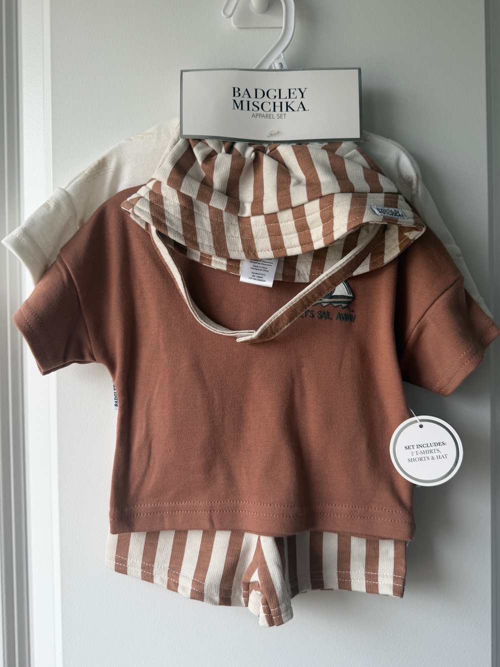 Badgley Mischka Kids' Neutral Set Shorts and Tshirt 3-6 Month BNWT